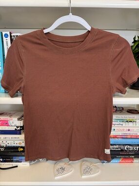 Vuori Pose Fitted Tee, Small, Mauve Brown